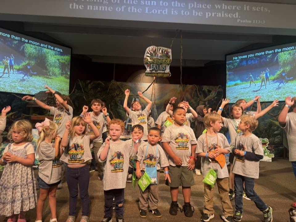 Kids worshiping at VBS